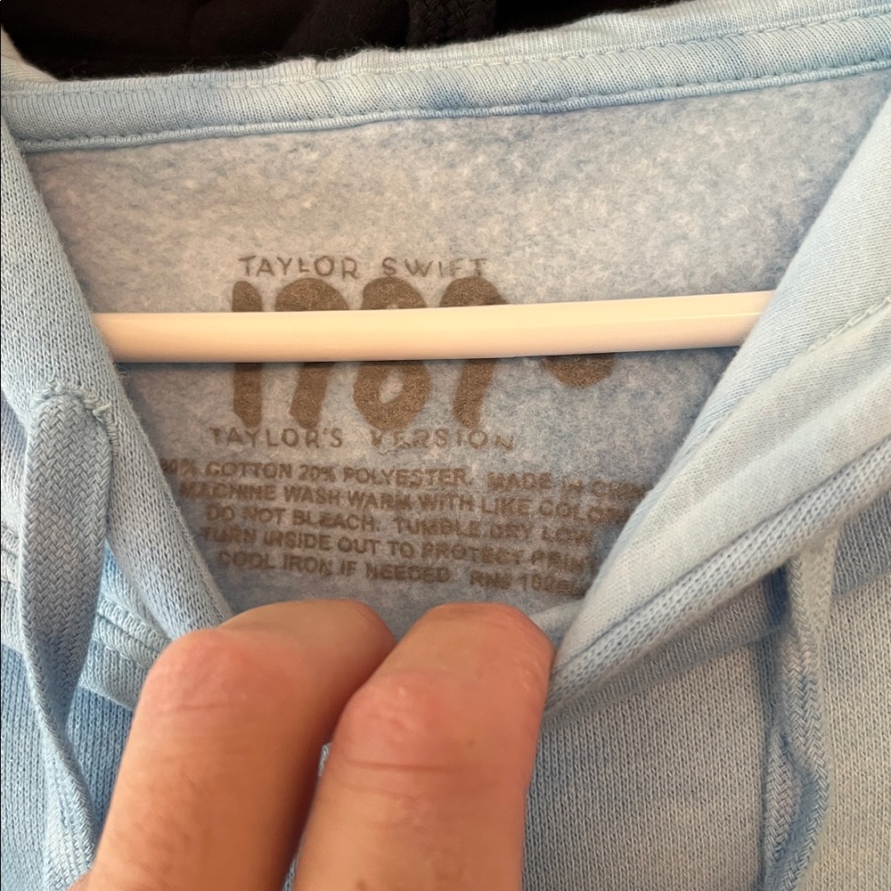 Taylor Swift Tour Hoodie🔥🔥 - Picture 2 of 2